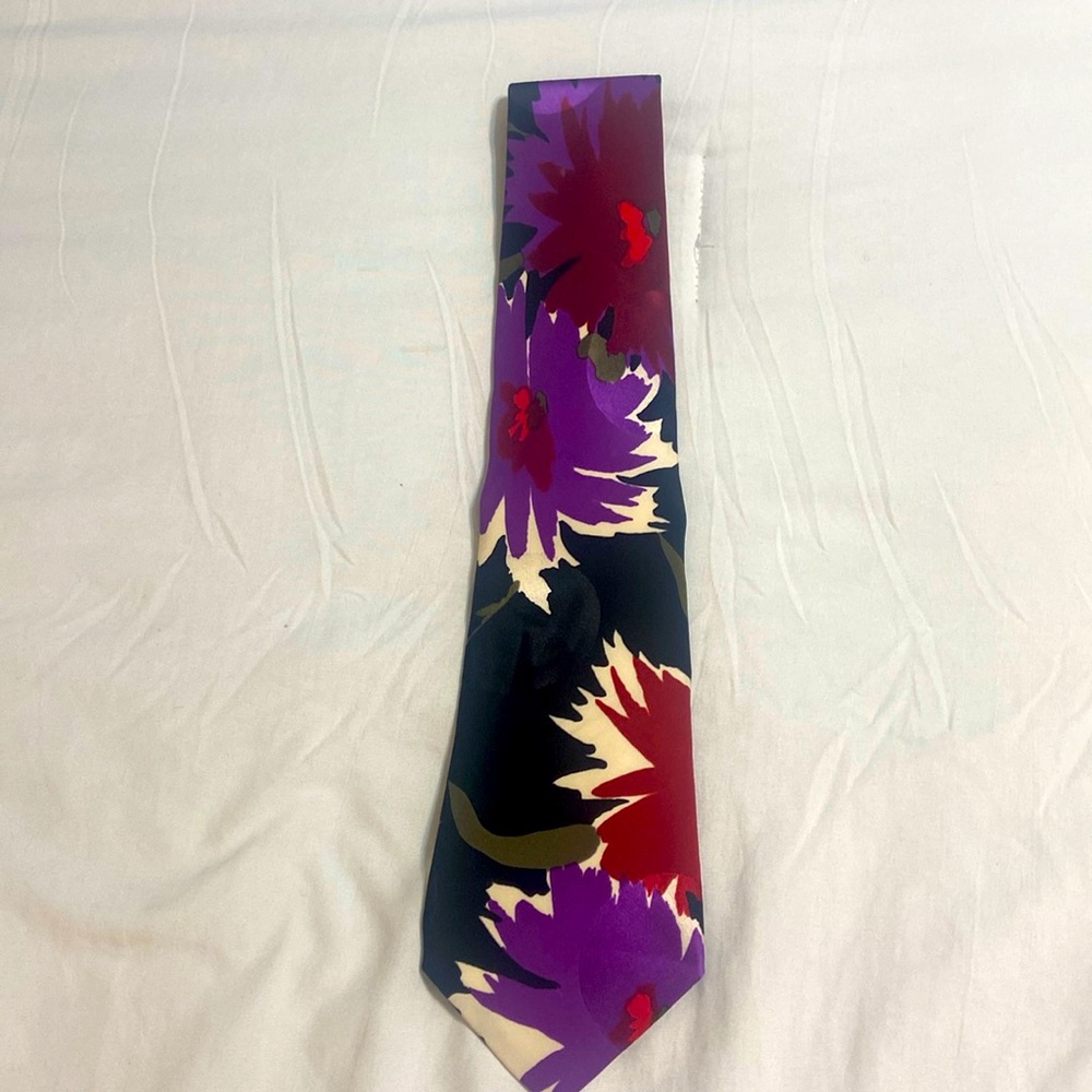 Vintage Brioni 100% silk tie. Made in Italy